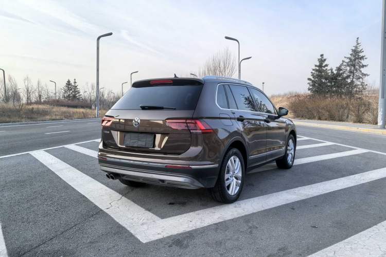Used Volkswagen Tiguan 2017 330TSI All-Wheel-Drive Innovation Model Exterior 5