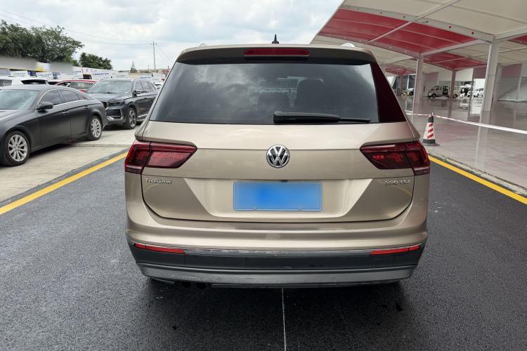 Used Volkswagen Tiguan 2017 330TSI All-Wheel-Drive Innovation Model Exterior 6