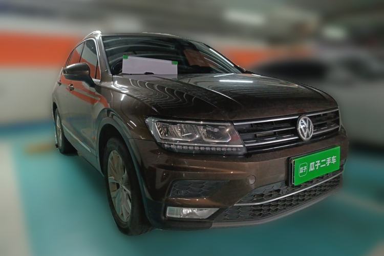 Used Volkswagen Tiguan 2017 330TSI All-Wheel-Drive Innovation Model Front Right 45 Deg