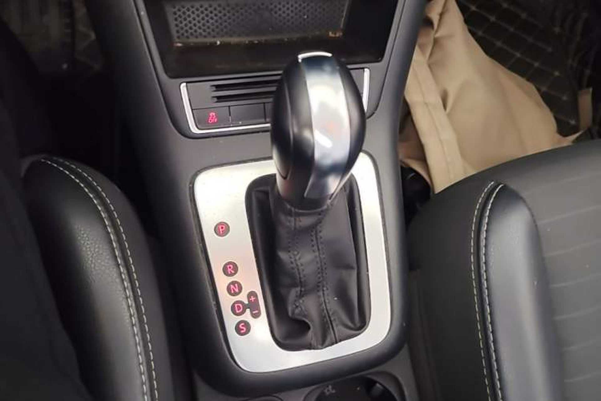 Used Volkswagen Tiguan 2017 300TSI Automatic Two-Wheel Drive Silk Road Luxury Edition Gear Lever