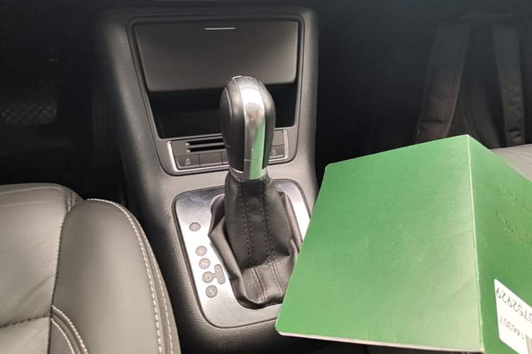 Used Volkswagen Tiguan 2017 300TSI Automatic Two-Wheel Drive Silk Road Comfort Edition Gear Lever