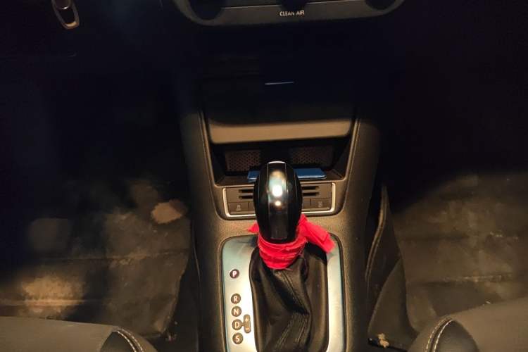 Used Volkswagen Tiguan 2017 300TSI Automatic Two-Wheel Drive Silk Road Luxury Edition Gear Lever
