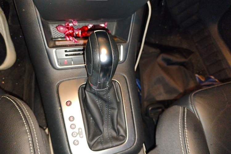Used Volkswagen Tiguan 2017 300TSI Automatic Two-Wheel Drive Silk Road Comfort Edition Gear Lever