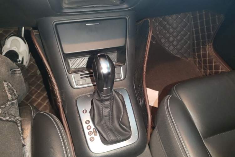 Used Volkswagen Tiguan 2017 300TSI Automatic Two-Wheel Drive Silk Road Comfort Edition Gear Lever