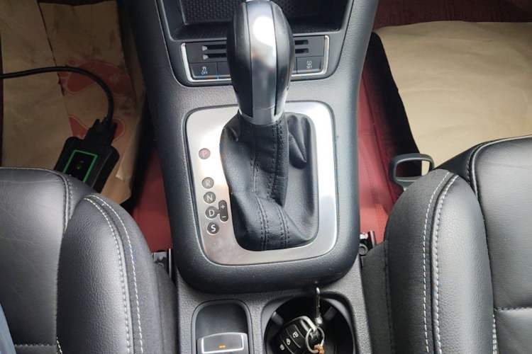 Used Volkswagen Tiguan 2017 300TSI Automatic Two-Wheel Drive Silk Road Comfort Edition Gear Lever