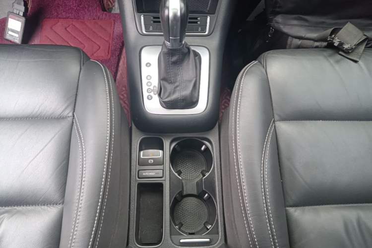 Used Volkswagen Tiguan 2017 300TSI Automatic Two-Wheel Drive Silk Road Comfort Edition Gear Lever