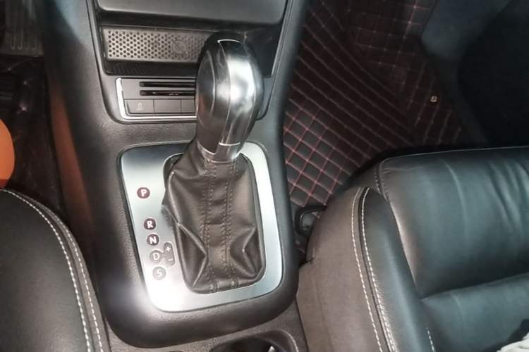 Used Volkswagen Tiguan 2017 300TSI Automatic Two-Wheel Drive Silk Road Comfort Edition Gear Lever