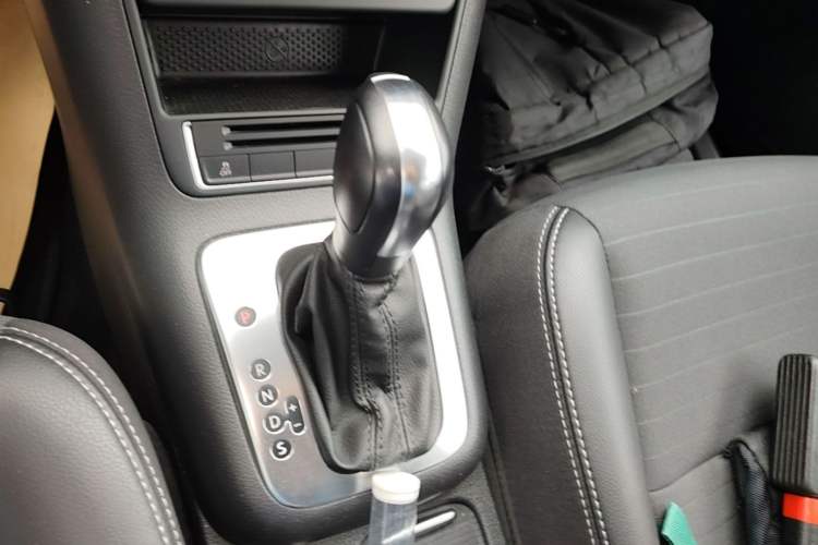 Used Volkswagen Tiguan 2017 300TSI Automatic Two-Wheel Drive Silk Road Luxury Edition Gear Lever