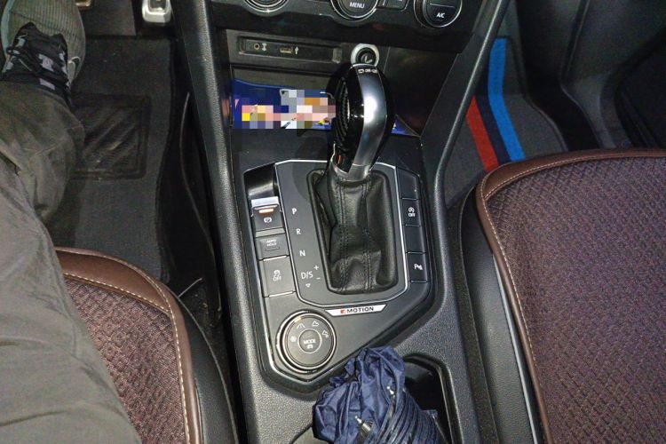 Used Volkswagen Tiguan 2017 330TSI All-Wheel-Drive Innovation Model Gear Lever