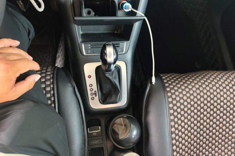 Used Volkswagen Tiguan 2017 300TSI Automatic Two-Wheel Drive Silk Road Luxury Edition Gear Lever