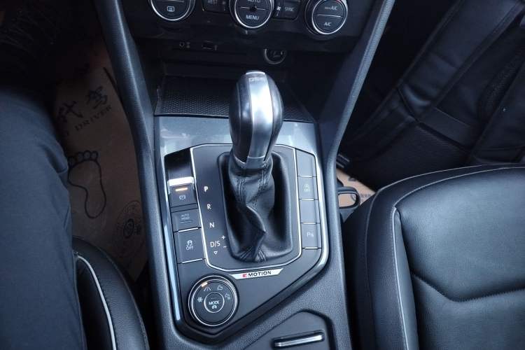 Used Volkswagen Tiguan 2017 330TSI All-Wheel-Drive Innovation Model Gear Lever