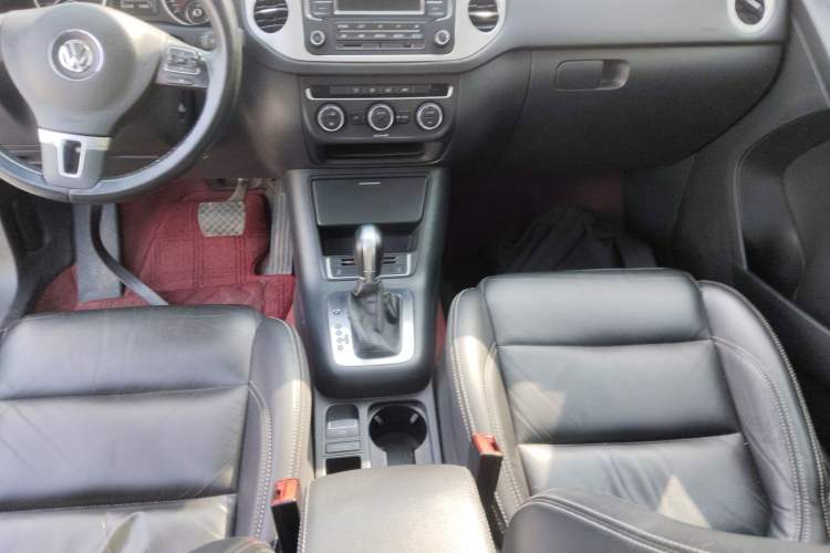 Used Volkswagen Tiguan 2017 300TSI Automatic Two-Wheel Drive Silk Road Comfort Edition Gear Lever