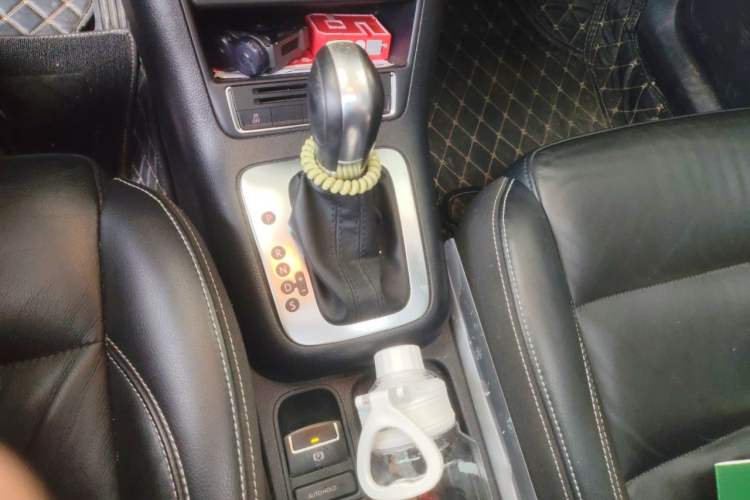 Used Volkswagen Tiguan 2017 300TSI Automatic Two-Wheel Drive Silk Road Comfort Edition Gear Lever