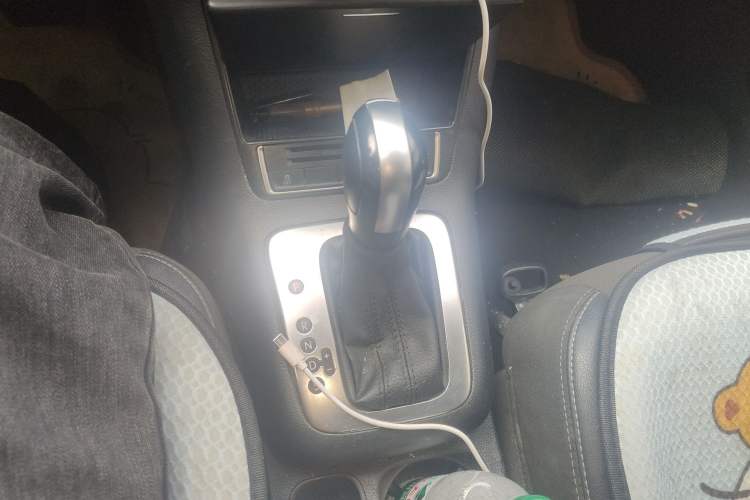 Used Volkswagen Tiguan 2017 300TSI Automatic Two-Wheel Drive Silk Road Luxury Edition Gear Lever