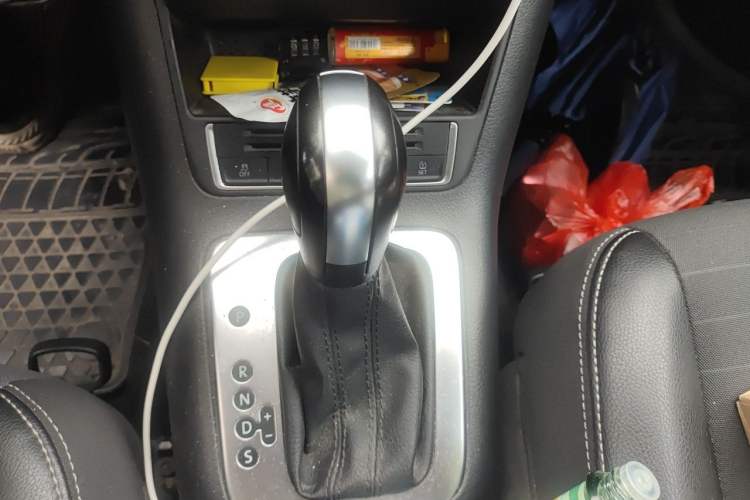 Used Volkswagen Tiguan 2017 300TSI Automatic Two-Wheel Drive Silk Road Luxury Edition Gear Lever