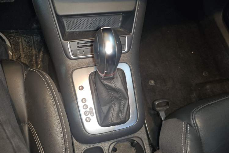 Used Volkswagen Tiguan 2017 300TSI Automatic Two-Wheel Drive Silk Road Comfort Edition Gear Lever