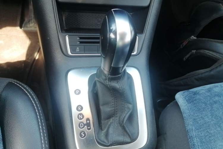 Used Volkswagen Tiguan 2017 300TSI Automatic Two-Wheel Drive Silk Road Luxury Edition Gear Lever