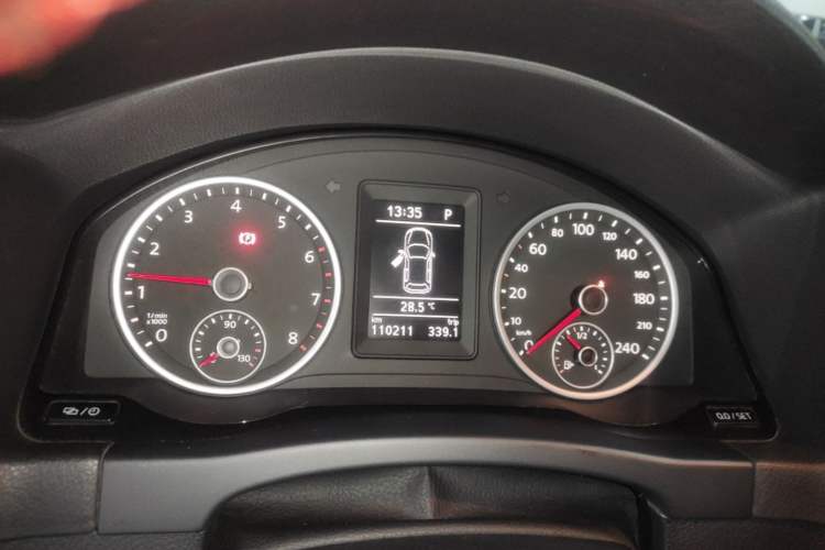 Used Volkswagen Tiguan 2017 300TSI Automatic Two-Wheel Drive Silk Road Comfort Edition Instrument Cluster