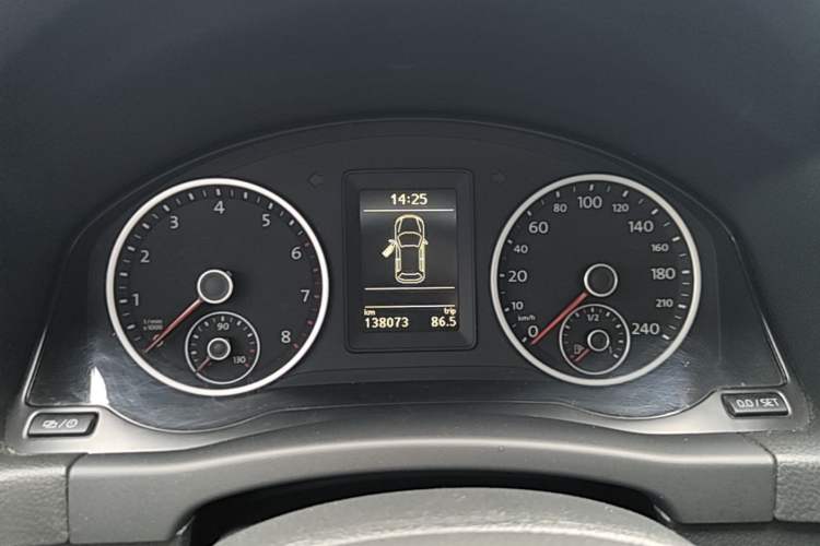 Used Volkswagen Tiguan 2017 300TSI Automatic Two-Wheel Drive Silk Road Comfort Edition Instrument Cluster