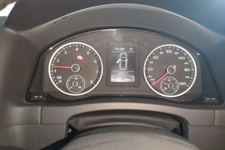 Used Volkswagen Tiguan 2017 300TSI Automatic Two-Wheel Drive Silk Road Comfort Edition Instrument Cluster