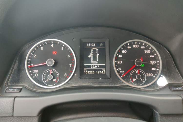 Used Volkswagen Tiguan 2017 300TSI Automatic Two-Wheel Drive Silk Road Comfort Edition Instrument Cluster