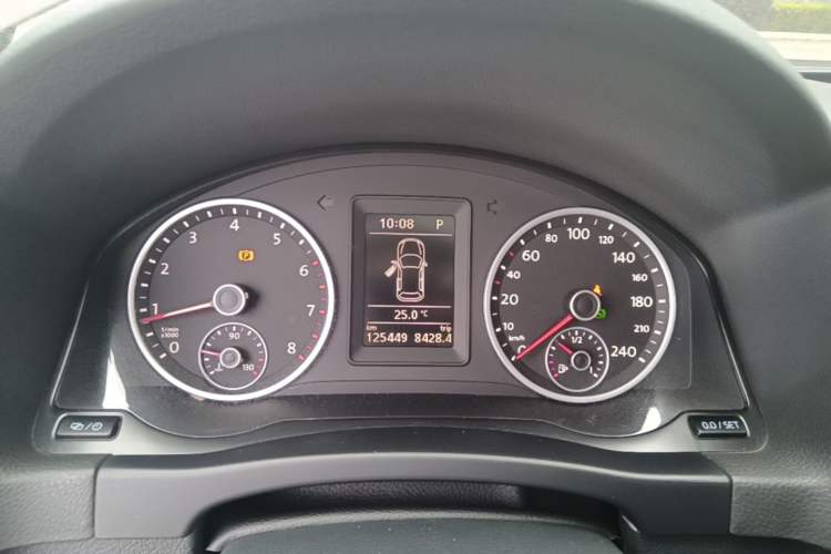 Used Volkswagen Tiguan 2017 300TSI Automatic Two-Wheel Drive Silk Road Comfort Edition Instrument Cluster