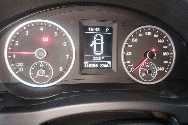 Used Volkswagen Tiguan 2017 300TSI Automatic Two-Wheel Drive Silk Road Comfort Edition Instrument Cluster