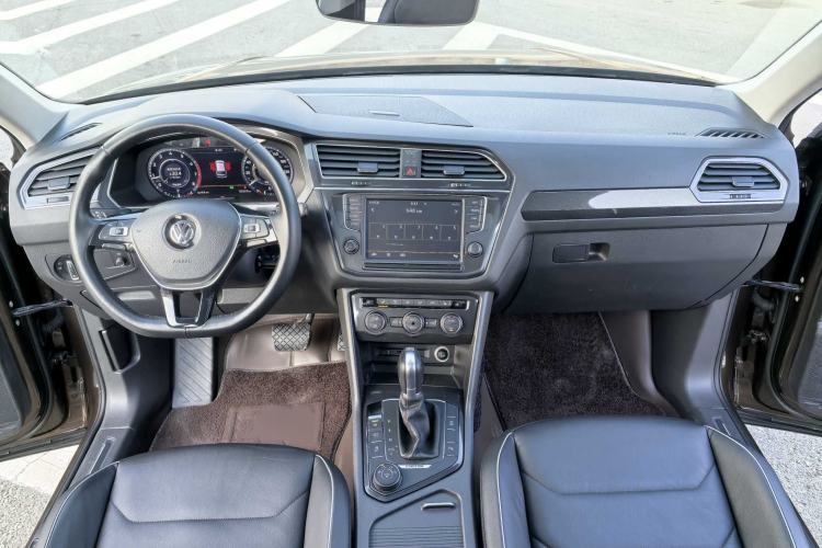 Used Volkswagen Tiguan 2017 330TSI All-Wheel-Drive Innovation Model Interior 1