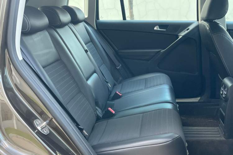 Used Volkswagen Tiguan 2017 300TSI Automatic Two-Wheel Drive Silk Road Luxury Edition Interior 2