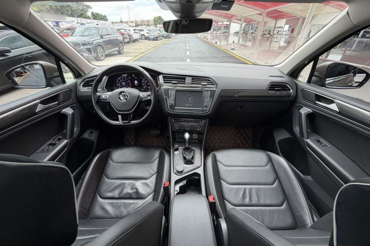 Used Volkswagen Tiguan 2017 330TSI All-Wheel-Drive Innovation Model Interior 3