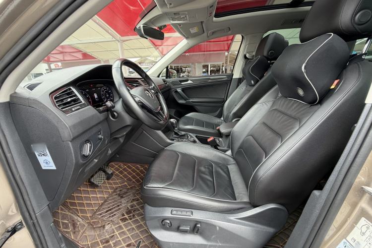 Used Volkswagen Tiguan 2017 330TSI All-Wheel-Drive Innovation Model Interior 4