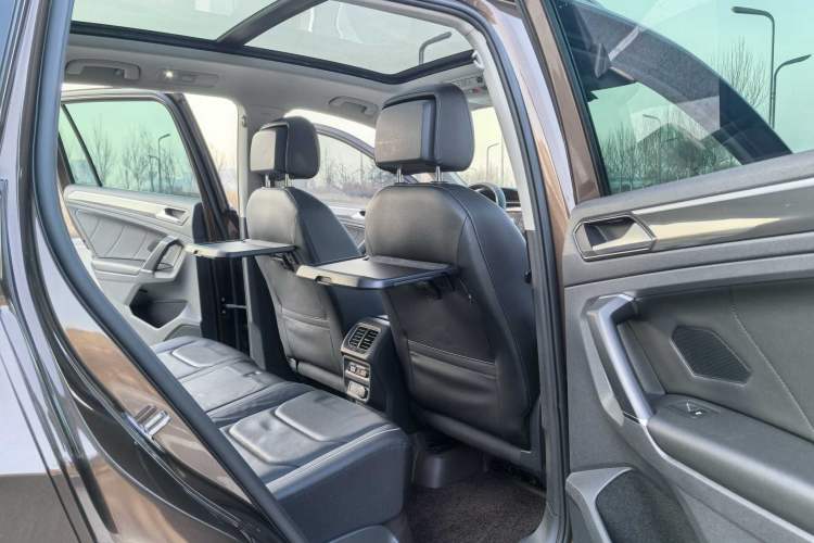 Used Volkswagen Tiguan 2017 330TSI All-Wheel-Drive Innovation Model Interior 8