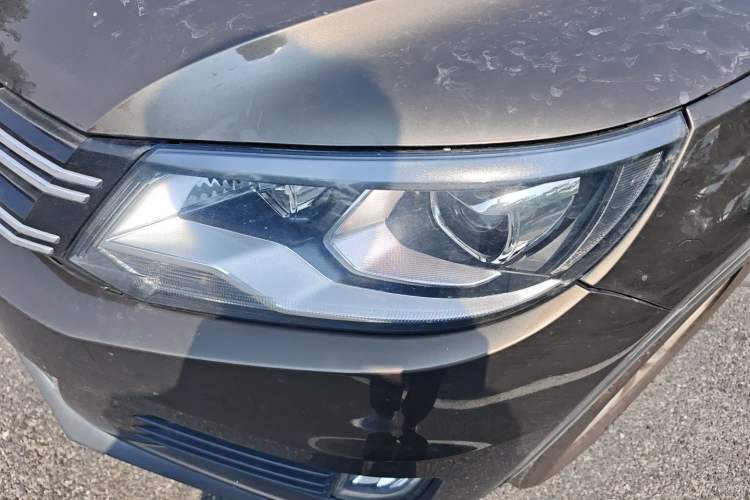 Used Volkswagen Tiguan 2017 300TSI Automatic Two-Wheel Drive Silk Road Comfort Edition Left Front Headlight