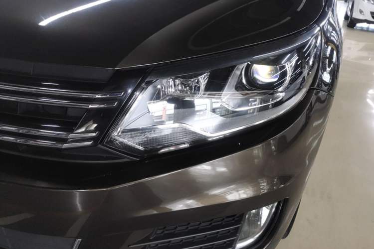 Used Volkswagen Tiguan 2017 300TSI Automatic Two-Wheel Drive Silk Road Comfort Edition Left Front Headlight