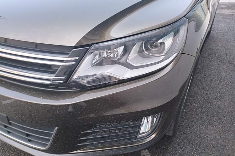 Used Volkswagen Tiguan 2017 300TSI Automatic Two-Wheel Drive Silk Road Comfort Edition Left Front Headlight
