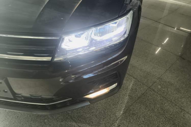 Used Volkswagen Tiguan 2017 330TSI All-Wheel-Drive Innovation Model Left Front Headlight