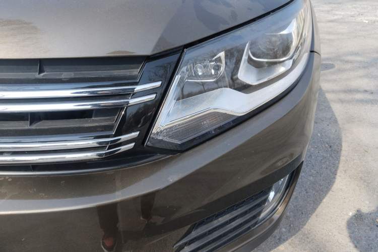 Used Volkswagen Tiguan 2017 300TSI Automatic Two-Wheel Drive Silk Road Comfort Edition Left Front Headlight
