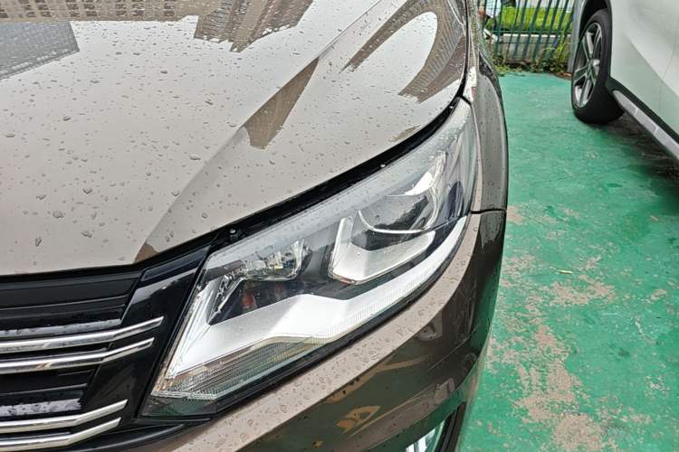 Used Volkswagen Tiguan 2017 300TSI Automatic Two-Wheel Drive Silk Road Comfort Edition Left Front Headlight