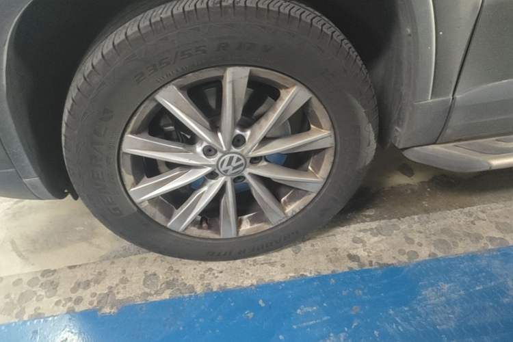 Used Volkswagen Tiguan 2017 300TSI Automatic Two-Wheel Drive Silk Road Comfort Edition Left Front Wheel Hub