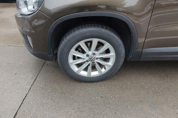 Used Volkswagen Tiguan 2017 300TSI Automatic Two-Wheel Drive Silk Road Comfort Edition Left Front Wheel Hub