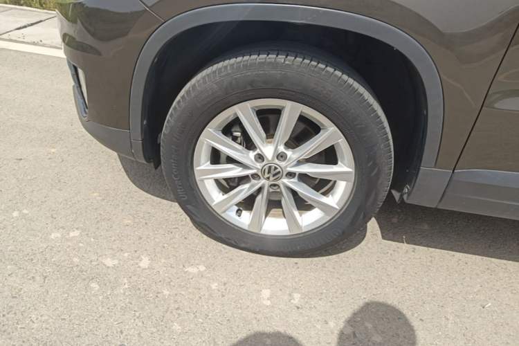 Used Volkswagen Tiguan 2017 300TSI Automatic Two-Wheel Drive Silk Road Comfort Edition Left Front Wheel Hub