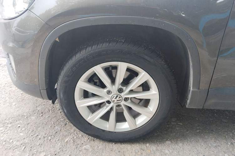 Used Volkswagen Tiguan 2017 300TSI Automatic Two-Wheel Drive Silk Road Comfort Edition Left Front Wheel Hub
