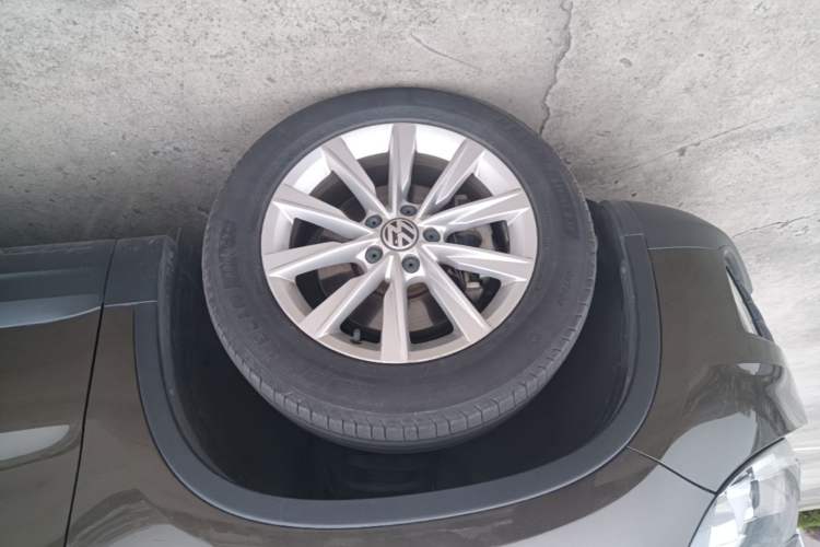 Used Volkswagen Tiguan 2017 300TSI Automatic Two-Wheel Drive Silk Road Comfort Edition Left Front Wheel Hub