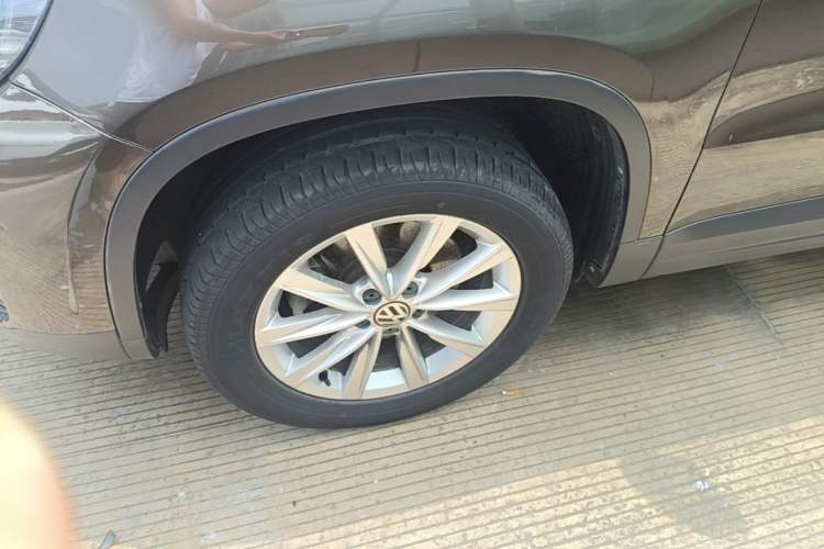 Used Volkswagen Tiguan 2017 300TSI Automatic Two-Wheel Drive Silk Road Comfort Edition Left Front Wheel Hub