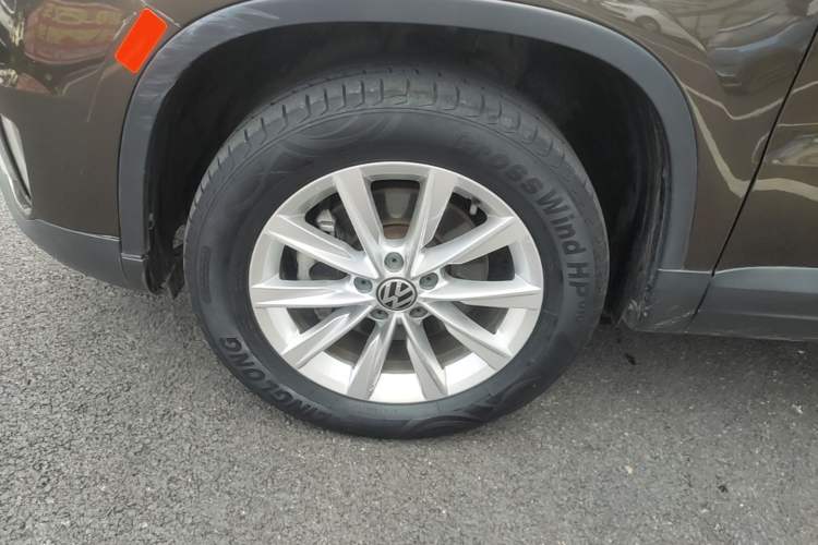 Used Volkswagen Tiguan 2017 300TSI Automatic Two-Wheel Drive Silk Road Comfort Edition Left Front Wheel Hub