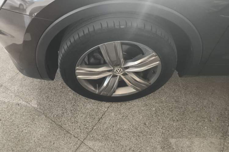 Used Volkswagen Tiguan 2017 330TSI All-Wheel-Drive Innovation Model Left Front Wheel Hub