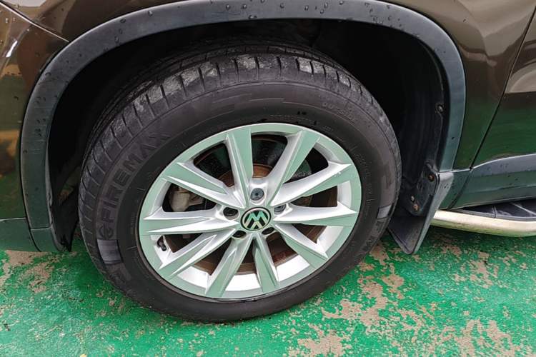 Used Volkswagen Tiguan 2017 300TSI Automatic Two-Wheel Drive Silk Road Comfort Edition Left Front Wheel Hub