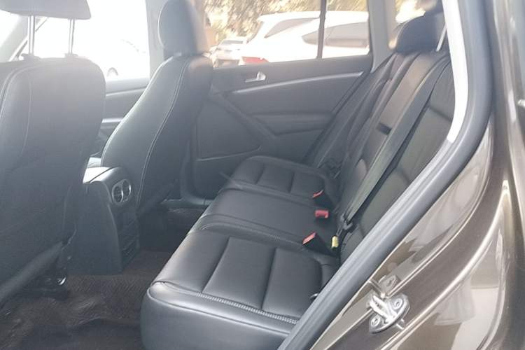 Used Volkswagen Tiguan 2017 300TSI Automatic Two-Wheel Drive Silk Road Comfort Edition Left Rear Seat