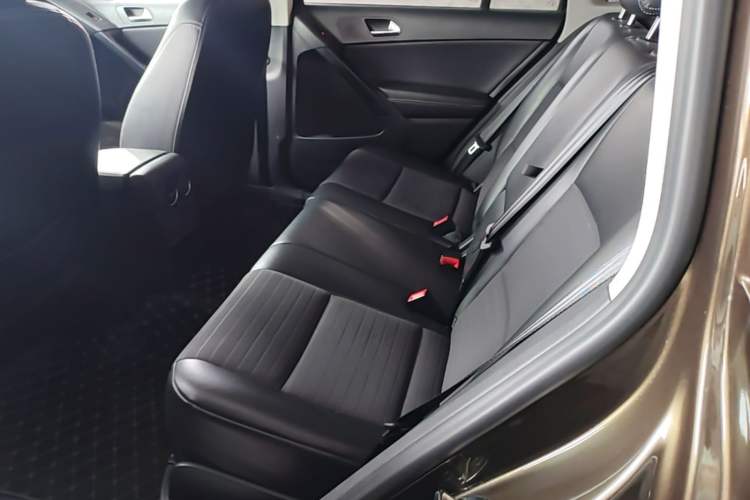 Used Volkswagen Tiguan 2017 300TSI Automatic Two-Wheel Drive Silk Road Luxury Edition Left Rear Seat