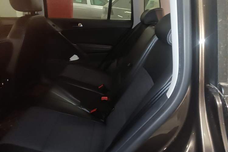 Used Volkswagen Tiguan 2017 300TSI Automatic Two-Wheel Drive Silk Road Luxury Edition Left Rear Seat